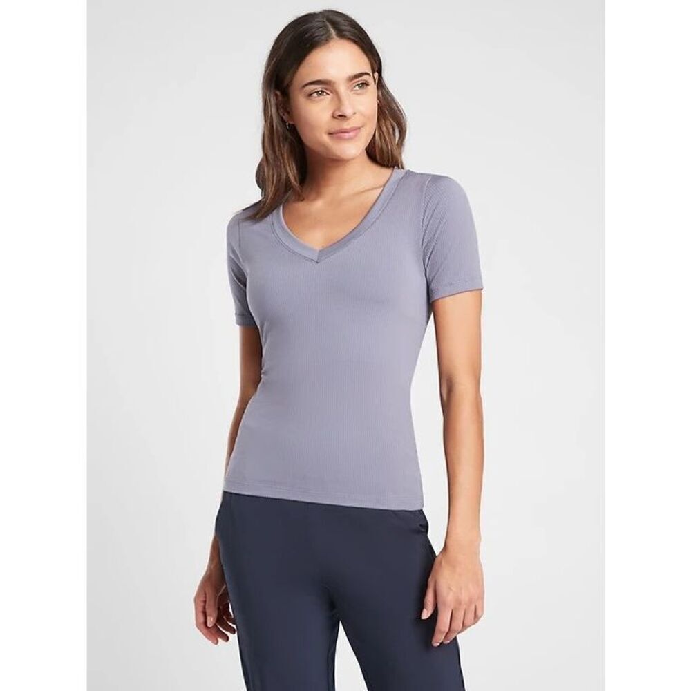 ✨ATHLETA RENEW SEAMLESS V-NECK SZ MEDIUM TEE✨